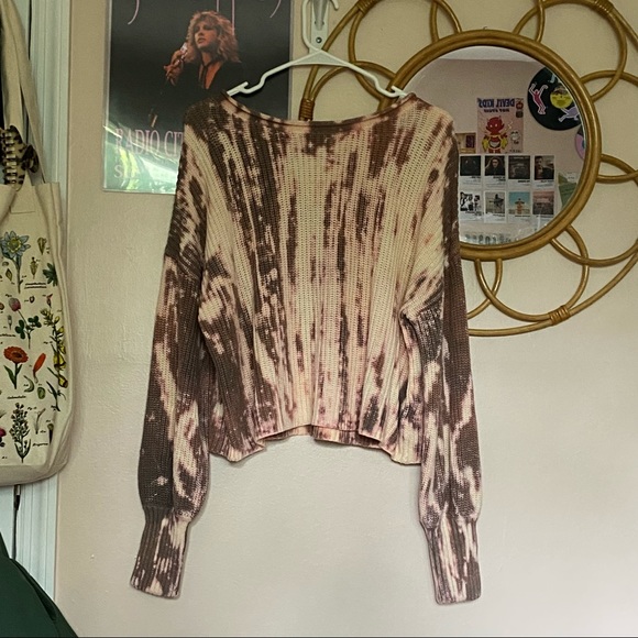 UO sweater - Picture 1 of 3